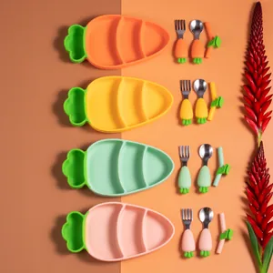 Karottenform Silikon Saugnapf Teller Set Mit 304 Edelstahl Gabel Löffel Und Strohhalm Für Babyfütterung Spülmaschinenfest BPA Frei Kindergeschirr