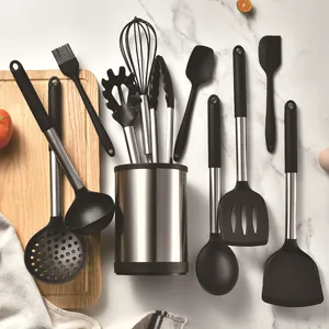 Umfassendes schwarzes Silikon-Küchenhelfer-Set mit Edelstahlgriffen und drehbarem Halter