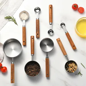 Set di 8 misurini e cucchiai in acciaio inossidabile con manici in legno per cottura in cucina