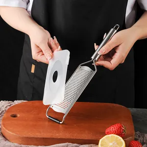 Grattugia professionale per formaggio e scorza di limone in acciaio inox 304 con cover.