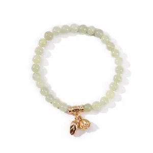Elegantes Armband aus natürlicher Hetian-Jade mit goldenem Lotusblüten-Anhänger