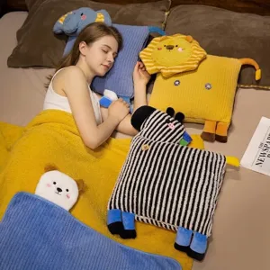 Conjunto de almohada y manta 2 en 1 de peluche de animales para siestas en la oficina