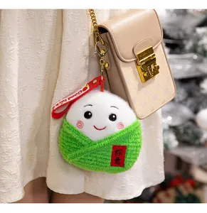 Grazioso ciondolo in peluche Zongzi per il festival delle barche drago su borsa beige.