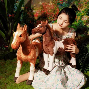 Simpatico giocattolo di cavallo in peluche realistico, puledro bambola regalo foto principale