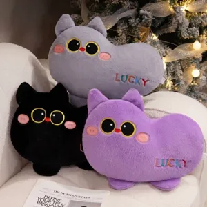 Coussin en Peluche Chat de la Chance Dessin Animé Forme de Coeur Jouet Doux Rembourré Brodé Pour Canapé Décoration Maison