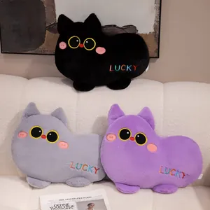 Lot de trois coussins en peluche chat mignons en noir, gris et violet pour la déco
