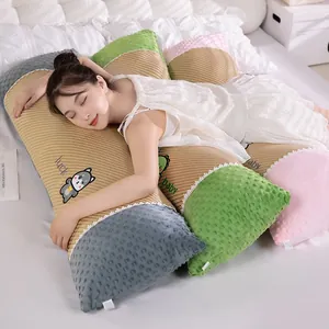 Almohada larga refrescante con terciopelo suave y diseño de textura trenzada