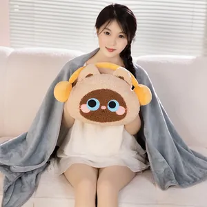 Simpatico cuscino e coperta in peluche a forma di gatto con design a cuffie per ufficio