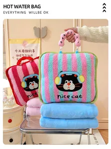 Vista detallada del juego de manta y cojín de gato de peluche 2 en 1 para oficina y viajes