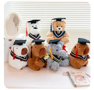 Simpatici peluche di laurea capibara e orso con tocchi