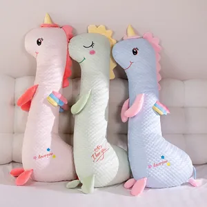 Almohada larga refrescante de tela con relieve y diseño de unicornio y dinosaurio