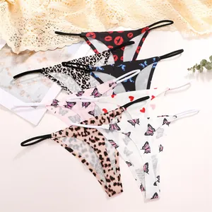 Tanga sin costuras de seda de hielo con estampados de leopardo y mariposas.