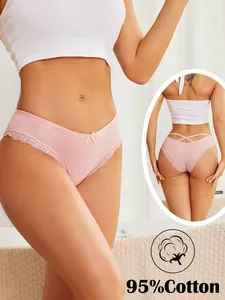 Detailansicht der rosa Baumwollunterwäsche mit Spitze und gekreuztem Rückendesign