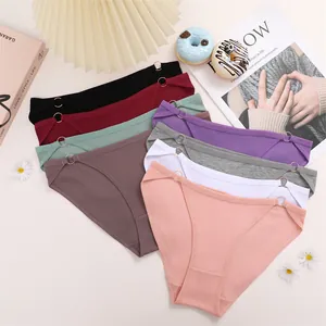 Mehrfarbige gerippte Baumwoll-Bikini-Slips für Damen mit modischen Metallringen