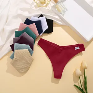 Gedetailleerde weergave van wafelstof thongs in diverse kleuren met FINETOO-logo