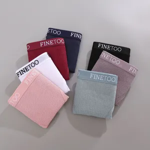 Dettaglio di slip in cotone a nido d'ape multicolore da donna con logo