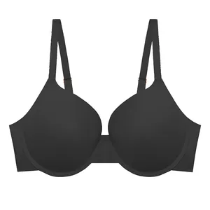 Detalle frontal de un sujetador push-up negro sin costuras con tirantes