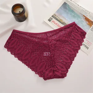 Detaillierte Nahaufnahme sexy burgunderroter Spitzenunterwäsche für Damen aus Mesh