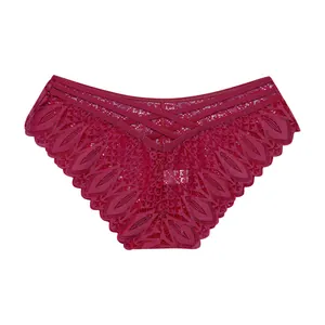 Sexy dunkelrote Spitzenunterwäsche für Damen mit elegantem gekreuzten Riemchendesign.