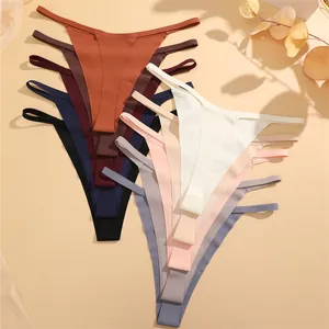 Perizomi in seta di ghiaccio senza cuciture per donna in vari colori su sfondo beige