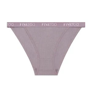Primo piano dei comodi slip malva a trama nido d'ape con elastico logato Finetoo