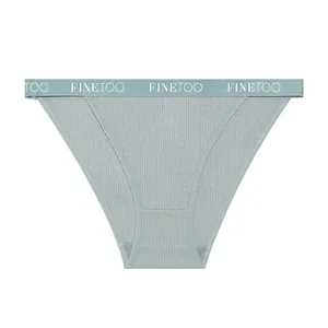Primo piano dettagliato dello slip in cotone traspirante da donna con trama a nido d'ape