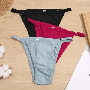 Drie kleuren katoenen dames string bikini slipjes met lage taille en metalen ringen