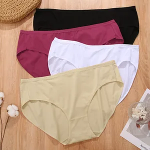 Lot de quatre culottes en coton grande taille taille haute en couleurs unies
