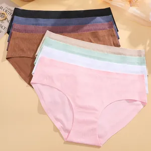 Seamless women's low-waist panties set in assorted colors with vertical texture