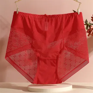 Eleganti mutandine a vita alta in pizzo rosso con rete traspirante e dettaglio fiocco.