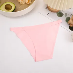 Nahaufnahme der glatten rosa nahtlosen Eisseiden Bikini Unterhosen für Damen Komfort
