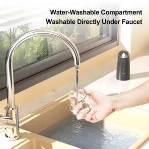 Elektrische Pfeffermühle mit waschbarem transparentem Gewürzfach unter Wasser