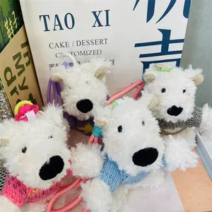 Porte-clés en peluche West Highland White Terrier avec pulls tricotés colorés