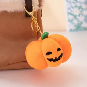 Plüsch Halloween Kürbis Schlüsselanhänger mit lächelndem Gesicht und Goldkarabiner