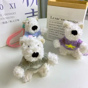 Mignon porte-clés en peluche West Highland Terrier avec de petits pulls tricotés pour sacs