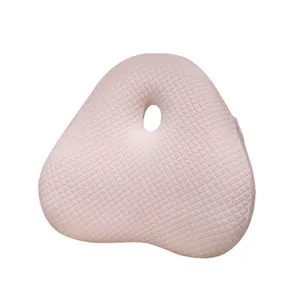 Cojín lumbar triangular rosa ergonómico de espuma viscoelástica con centro transpirable