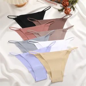Vista detallada de tangas sin costuras para mujer en varios colores y tela muy suave.