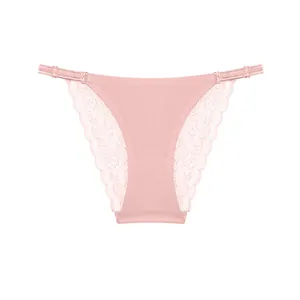 Nahaufnahme des rosa Eisseiden-Slips mit floraler Spitze und verstellbaren Trägern.