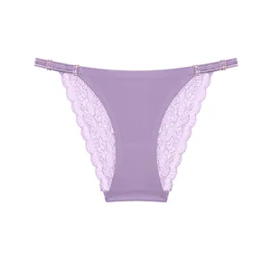 Detailansicht lila nahtloser Slip aus Eisseide mit Spitze und verstellbaren Trägern