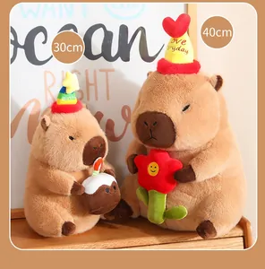 Primo piano di peluche capibara con cappelli di compleanno, misure 30cm e 40cm