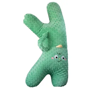 Cojín de peluche verde con forma de cactus y tela minky para el coche