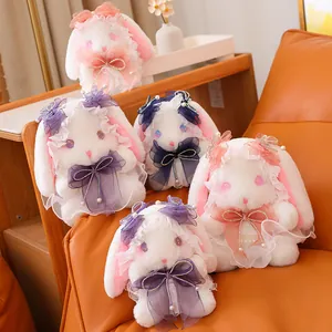 Sammlung niedlicher langohriger Plüschhasenpuppen im japanischen JK-Stil mit Spitzenschleifen