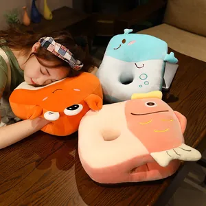 Almohada de siesta de peluche suave de animales marinos para un descanso cálido en oficina