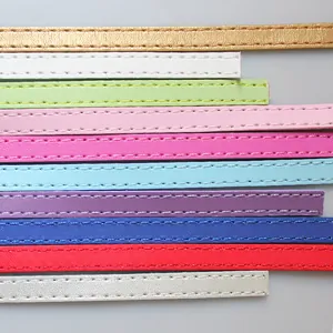 Detailansicht von bunten 8 mm PU-Lederbändern für die DIY-Schmuckherstellung.