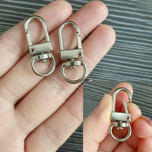 Detailweergave van 8 mm metalen draaibare karabijnsluiting voor doe-het-zelf sieradenprojecten
