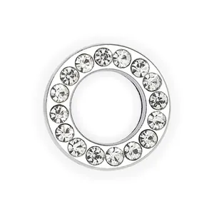 Detailansicht eines 18mm runden Legierung-Schiebers mit glitzernden Strasssteinen.