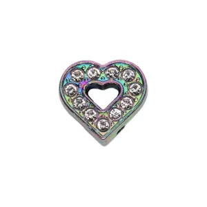 Vista dettagliata del charm a cuore arcobaleno da 10mm con strass bianchi incastonati