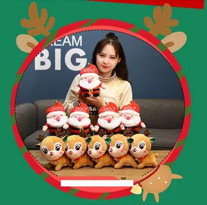 Set festivo di peluche con Babbo Natale e renne per regali e decorazioni natalizie