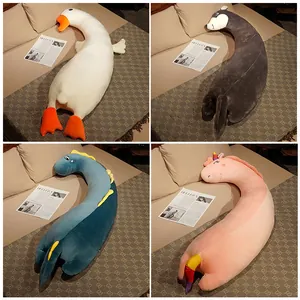Set aus vier Cartoon-Tier-Körperkissen inklusive Gans, Dinosaurier und Einhorn