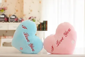 Coussins en peluche lumineux en forme de cœur avec broderie I Love You pour la Saint-Valentin
